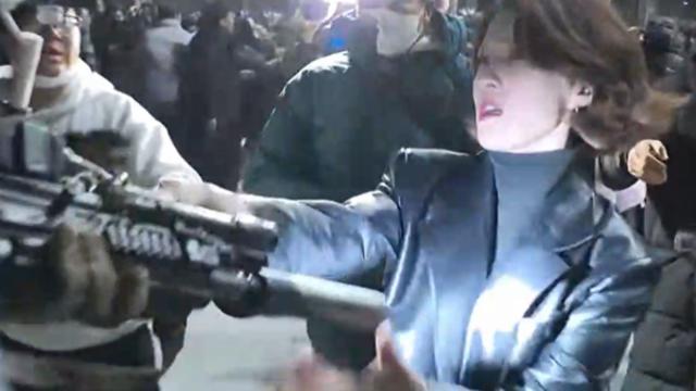 계엄군 총기 겨눈 짤 영상 첨부 당시 상황 무엇 정리 + 안귀령 왜 나이 프로필