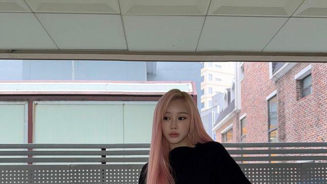 에스파 지젤, 독특한 비대칭 룩으로 뽐낸 시크美…'개미허리' 포인트  