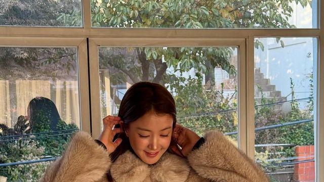 이시영, 퍼 재킷과 롱부츠로 완성한 '슬림 시크'의 정석