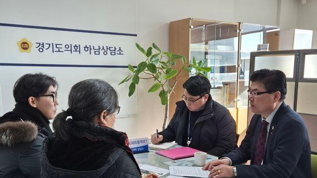 경기도의회 윤태길 의원, 교직원 단체와  현장체험학습 안전대책  논의