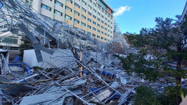 용인외대부고 기숙사 공사 현장서 외벽 비계 무너져 6명 부상