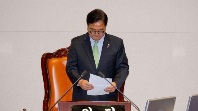 우원식, 윤 대통령 탄핵안 투표종료 선언 보류… 