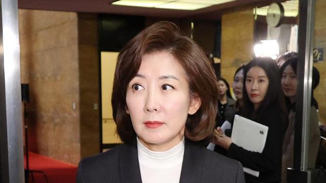 나경원 “윤 대통령 대국민 사과 필요하지만 지금은 아니다”