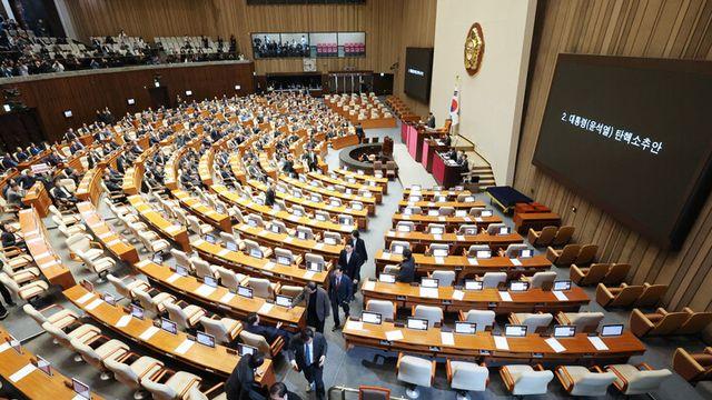 ‘윤 대통령 탄핵소추안’ 폐기...의결 정족수 미달