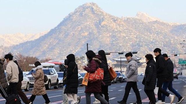 [날씨] 오늘 전국 맑다가 오후부터 구름…낮에 차차 기온 올라