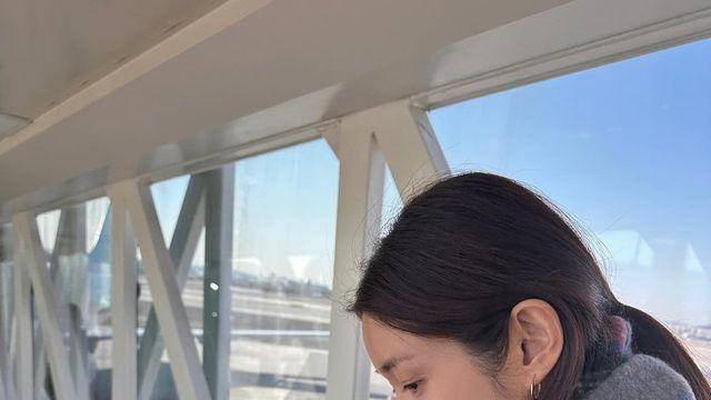 김빈우, 체크 머플러로 완성한 공항패션…우아한 겨울 감성