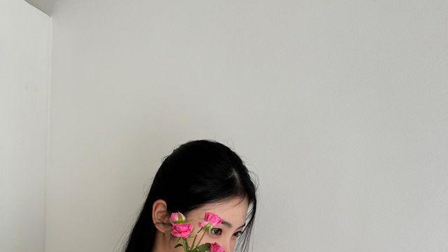 신예은, 화이트 원피스로 완성한 '청순미의 정석'