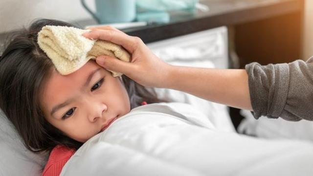 몸은 펄펄 끓는데 추워서 떠는 우리 아이…괜찮은 걸까?