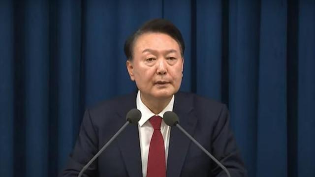 윤석열 대통령 출국금지…현직 대통령 '사상 초유'