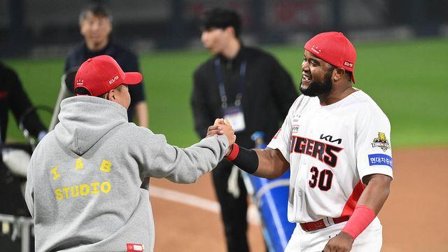 '26홈런+V12 멤버' 소크라테스, 내년에도 KBO리그서 뛸까…KIA 