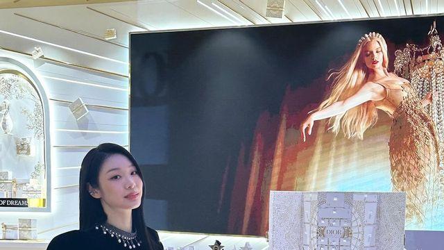 김연아, 블랙 드레스와 진주 장식으로 완성한 우아한 매력