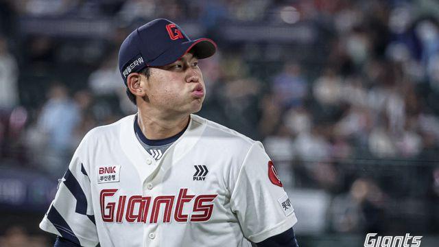 윤동희·이정용처럼...김진욱, '병역 변수' 전화위복 만들까 [IS 피플]