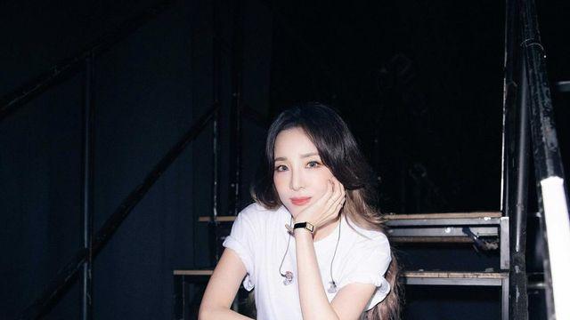 산다라박, 디스트로이드 팬츠로 완성한 힙한 매력…스트릿 감성 제대로 살렸다