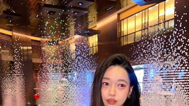 강아랑, 실키 블라우스와 미니백의 완벽 조합...세련미 폭발