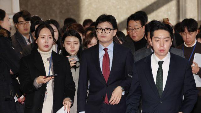 ‘尹조기 퇴진’ 시기·방법 안갯속...與 내부 공방·野 전방위 공세