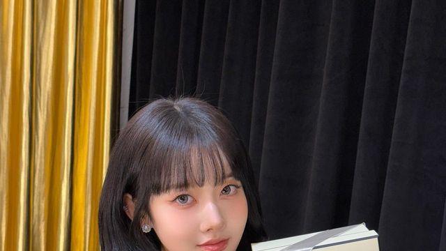 스테이씨 시은, 백리스 드레스로 선보인 우아한 매력