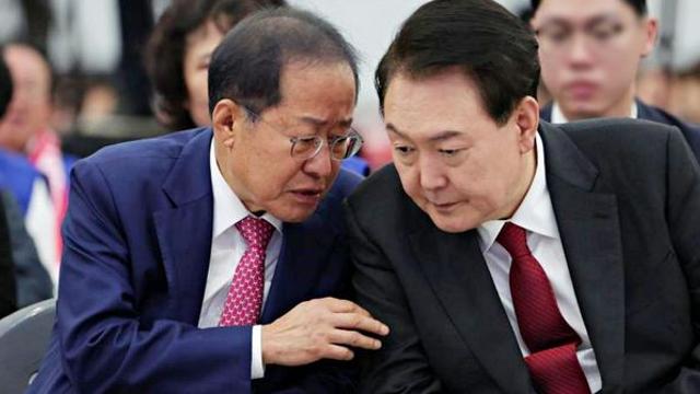 “그렇게 가는 겁니까?”… 윤 대통령 향한 홍준표 오늘자 SNS, 반응 폭발