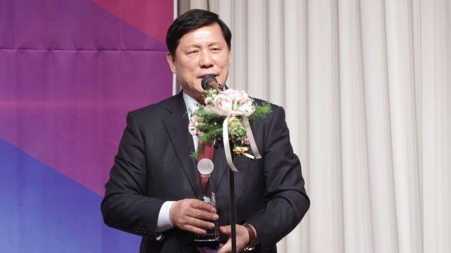 '일구상 대상'...수상자로 단상에 선 허구연 총재 