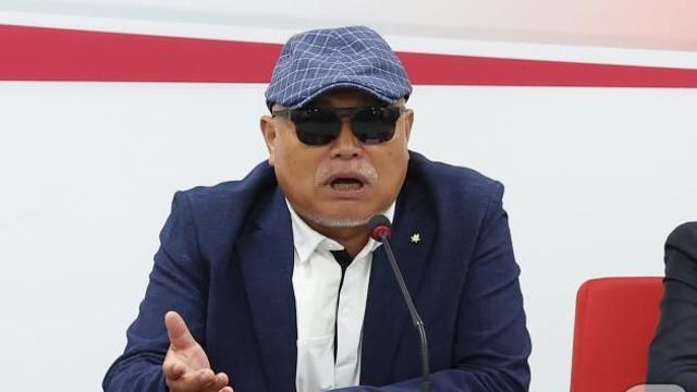 김흥국 '해병대 끌고 가 대통령 지켜라...탄핵당하겠다' 댓글에 '좋아요'