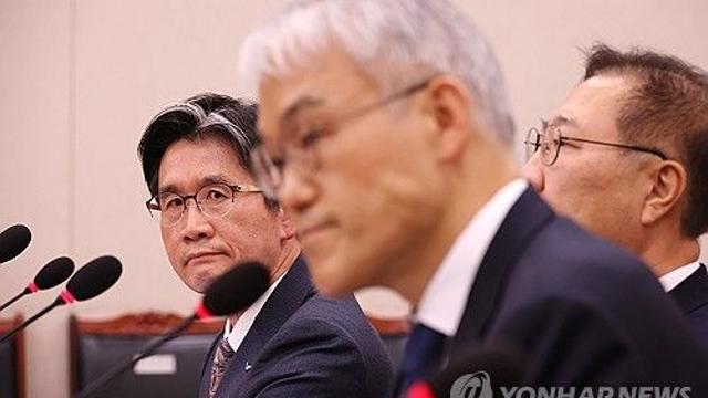 김용현 조사없이 구속영장 친 공수처…검찰과 '관할' 신경전
