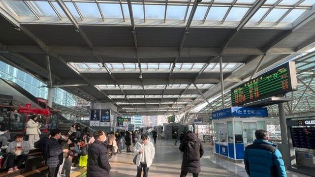 [발자국] 7일간 시민들 ‘끙끙’ 앓게 한 철도노조 파업···극적 ‘합의’에 시민들 “다행이에요”