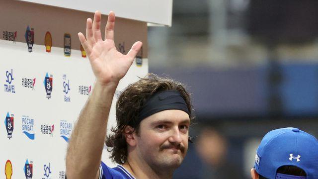 [IS 비하인드] '구단의 허술한 대응' 화난 코너와 그의 재계약 불발