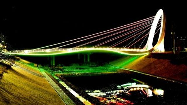 밤에도 '반짝반짝' 보도교 개통한 인제 갯골천 명소로 우뚝