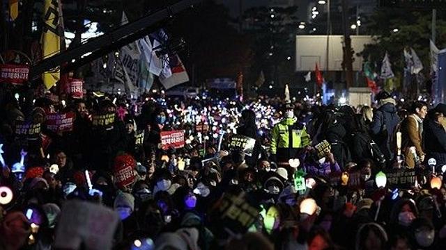 오늘도 국회 앞 '촛불집회'…與 당사까지 행진(종합)