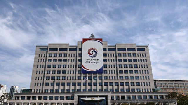 사상 첫 현직대통령 강제수사…장기전 대비했던 대통령실 '곤혹'