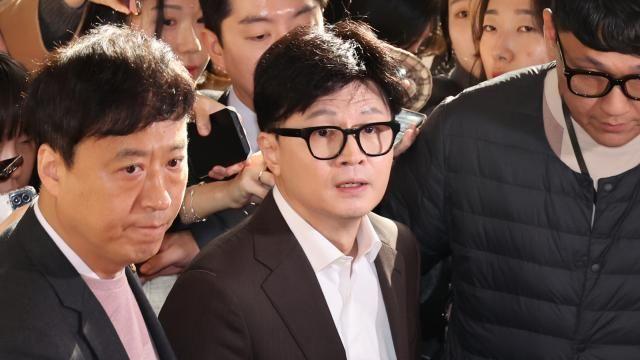 동력 잃은 '尹 조기퇴진론'…與 '2차 표결 참여' 10명 넘겼다