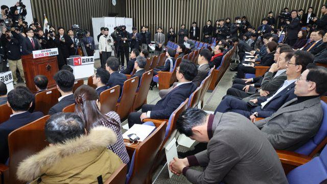 與원대 의총 앞두고 고성…韓 “尹, 내란 자백”에 친윤 “사퇴해!”
