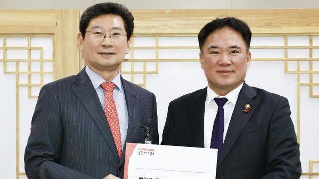 이상일 용인특례시장, 백원국 국토교통부 제2차관 만나 용인의 3개 철도사업 지원 요청