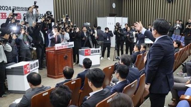 韓-친윤, 고성·삿대질 충돌…