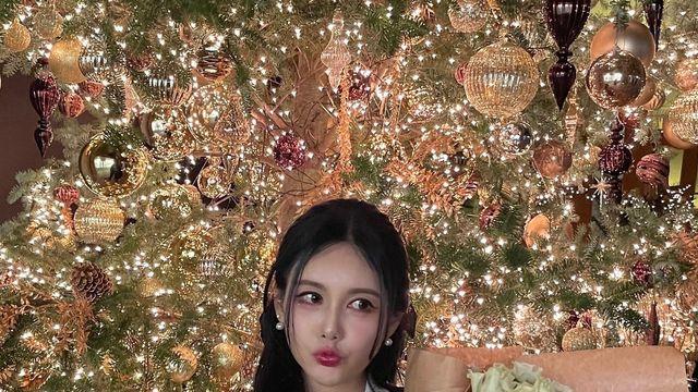 큐리, 고급스러운 트위드룩으로 완성한 '홀리데이 무드'