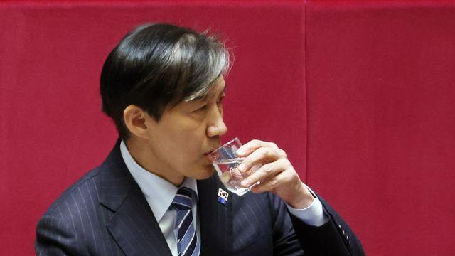 조국 징역 2년 실형 확정…대통령 선거 못나간다(상보)