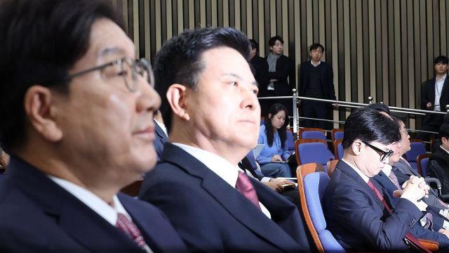 [속보] ‘친윤 권성동 새 원내대표 선출’…탄핵 정국 강대 강 대치 예고