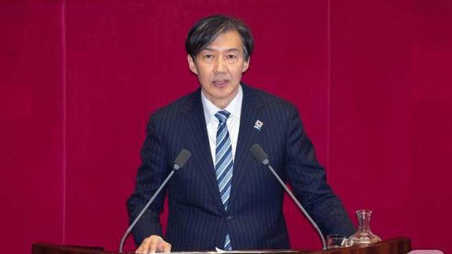 조국, 의원직 상실...'자녀 입시비리·감찰무마' 징역 2년 확정