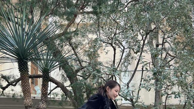 하연수, 프렌치 감성을 담아낸 데님 스커트 룩