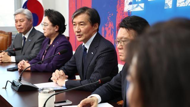 [전문] '기소 5년 만에 실형' 조국, 저격 기도문까지 등장…