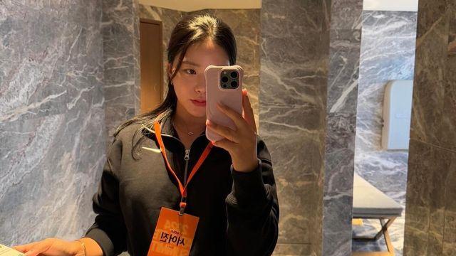 프로골퍼 서어진, 블랙 트레이닝복으로 완성한 시크 캐주얼룩