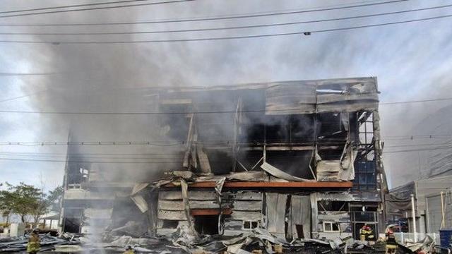 인천 서구 공장서 대형화재···공장 한 동 전소 후 2시간 만에 ‘완진’