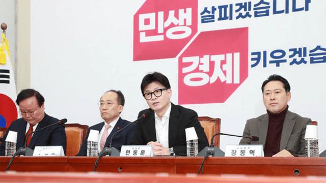 [포토] '하야 VS 탄핵' 尹 퇴진에 분열하는 국민의힘
