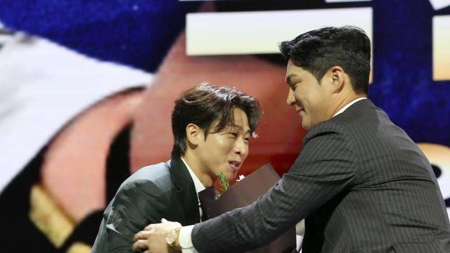 '첫 골든글러브 감격' 박찬호 찾은 깜짝 손님, 