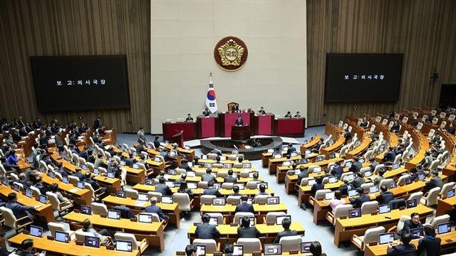 [속보] 윤 대통령 2차 탄핵안 국회 본회의 보고…내일 오후 5시 표결