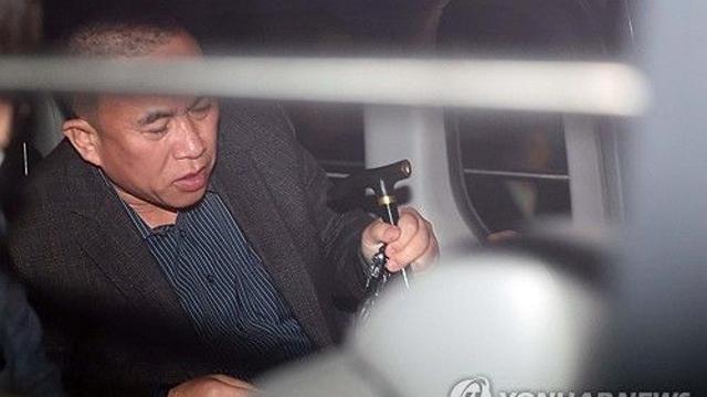 검찰에 황금폰 넘긴 명태균 