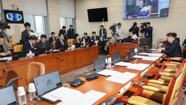 '방심위원장 탄핵 가능' 법안, 과방위서 野 주도로 처리