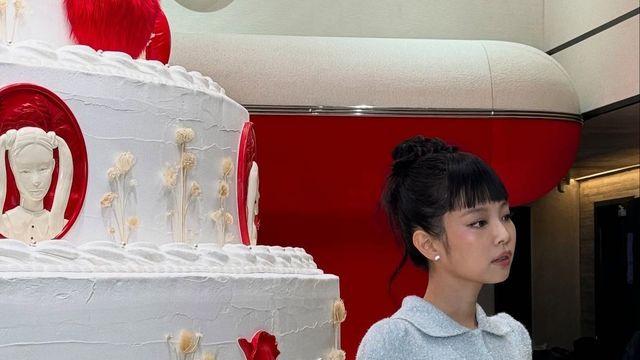 극 E를 위한 글리터 드레스 룩 아이디어 (약간의 글리터를 가미한)
