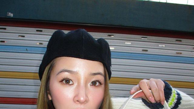 모델 아이린, 따뜻한 타이츠와 옥스퍼드 슈즈로 완성한 러블리 겨울 프레피룩