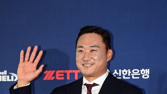 김태군, 샤이한 미소