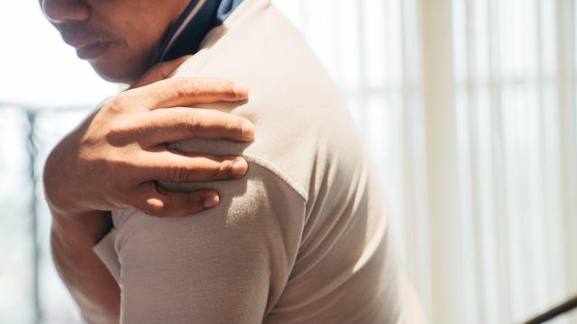 회전근개 파열, 10초 이상 팔 들기 어렵고 ‘이때’ 통증 심해